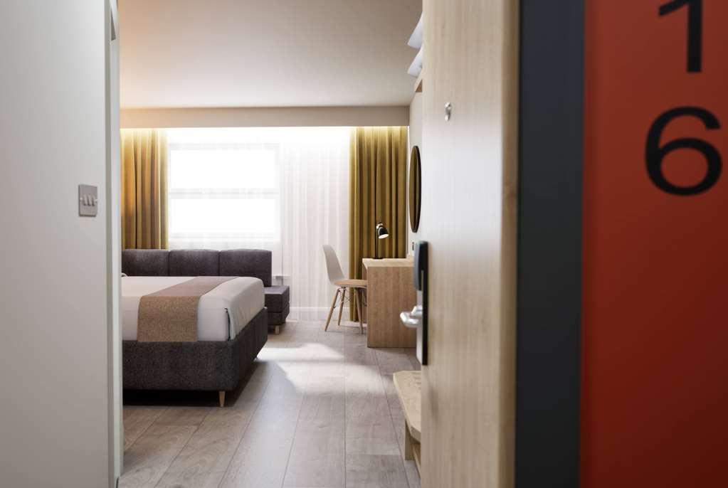 Super 8 By Wyndham Chester East Room photo
