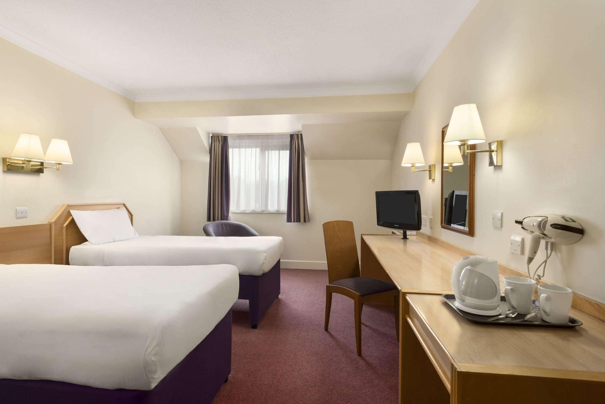 Super 8 By Wyndham Chester East Exterior photo