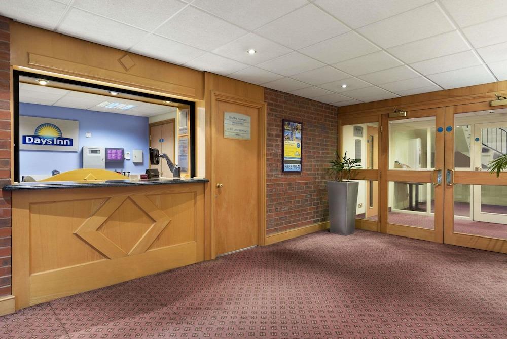 Super 8 By Wyndham Chester East Exterior photo
