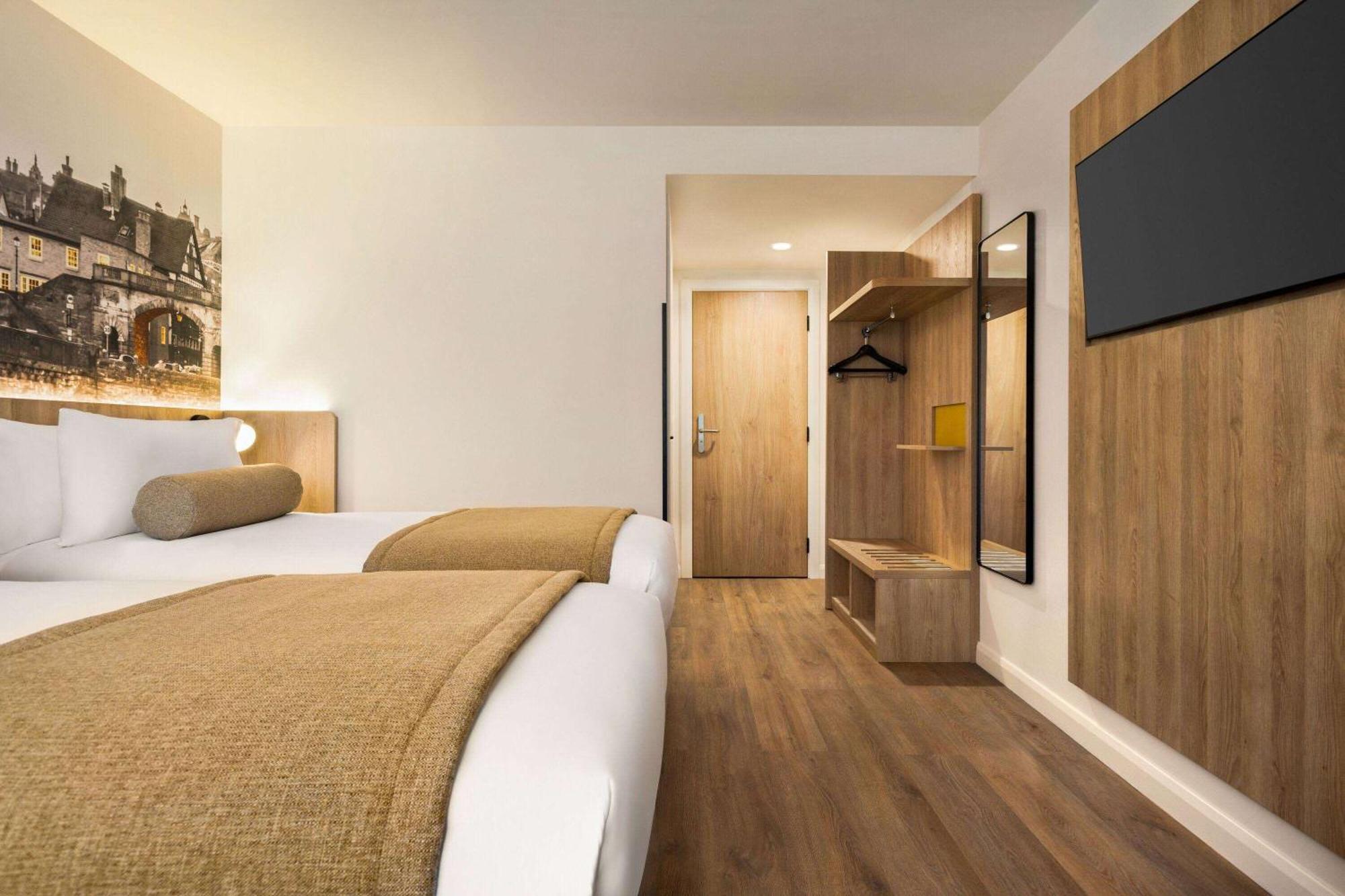 Super 8 By Wyndham Chester East Exterior photo