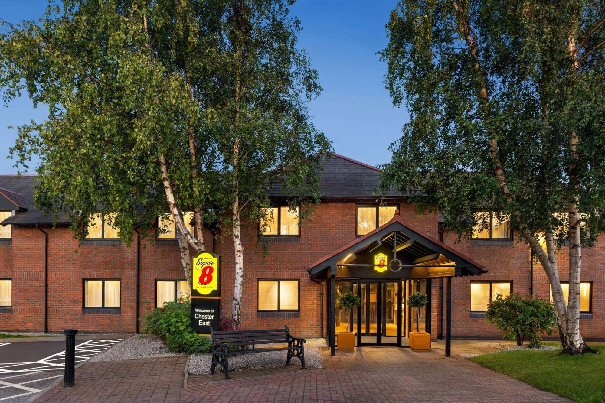 Super 8 By Wyndham Chester East Exterior photo